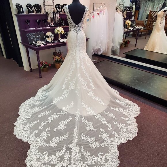 Mori Lee 5815 Size 6 Ivory/Blush Fit & Flare Lace Bridal/Wedding Dress - Picture 3 of 6